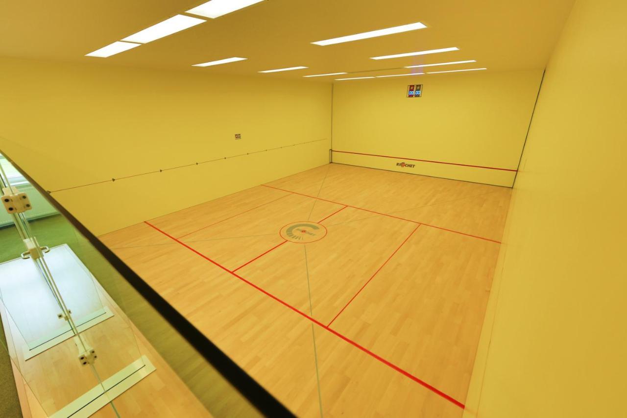 Sport Villa Hofmann - Fitness & Tenis كارلوفي فاري المظهر الخارجي الصورة