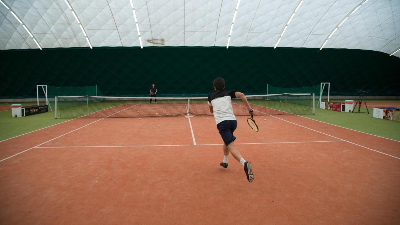 Sport Villa Hofmann - Fitness & Tenis كارلوفي فاري المظهر الخارجي الصورة